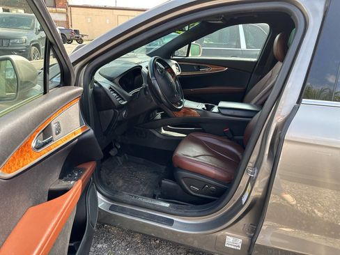 Used 2017 Lincoln MKX Reserve w/ Lincoln MKX Climate Package image 3