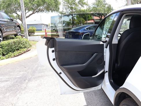 Used 2022 Tesla Model Y Performance AWD/4WD image 25