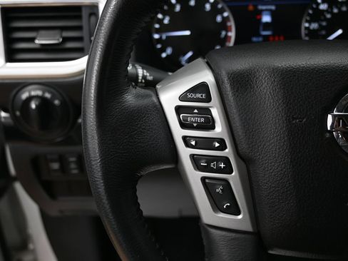 Used 2021 Nissan Titan SV w/ SV Convenience Package RWD image 18