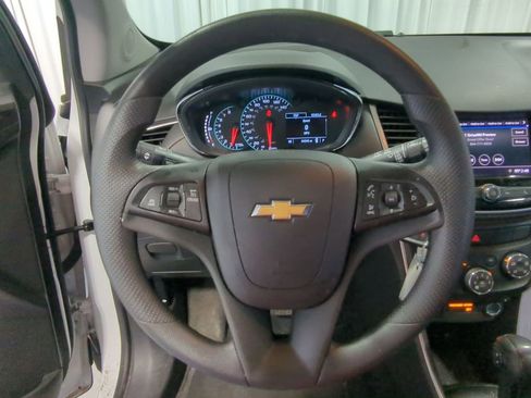 Used 2021 Chevrolet Trax LS w/ Tint and Cruise Package AWD/4WD image 27