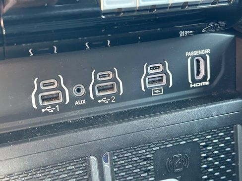 Used 2025 RAM 3500 Limited AWD/4WD image 34