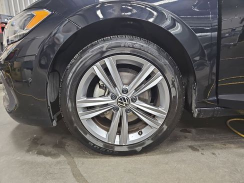 Used 2024 Volkswagen Jetta SE image 32