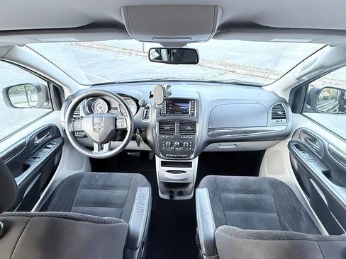 Used 2019 Dodge Grand Caravan SE FWD image 18
