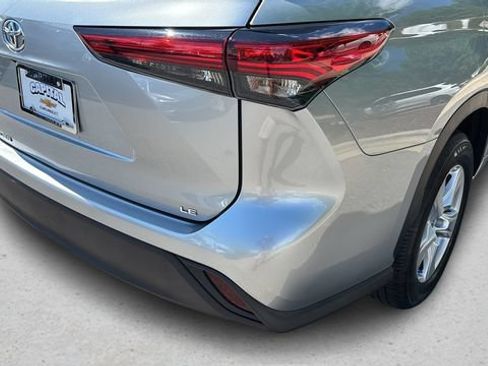 Used 2023 Toyota Highlander LE FWD image 38
