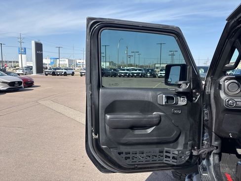 Used 2020 Jeep Gladiator Sport w/ Quick Order Package 24S AWD/4WD image 11