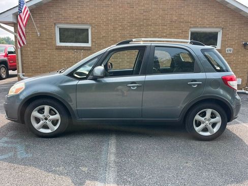 Used 2009 Suzuki SX4 AWD Hatchback w/ Touring Pkg image 6