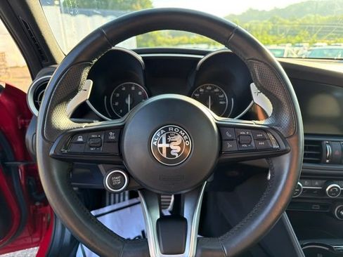 Used 2022 Alfa Romeo Giulia Veloce AWD/4WD image 10