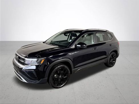 Certified 2023 Volkswagen Taos SE w/ Panoramic Sunroof Package AWD/4WD image 2