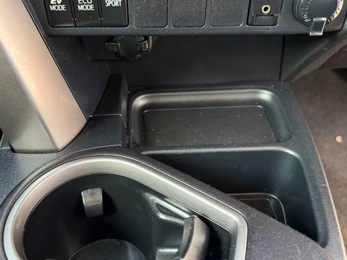 Used 2018 Toyota RAV4 LE AWD/4WD image 22