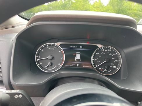 Used 2023 Nissan Rogue SV AWD/4WD image 9