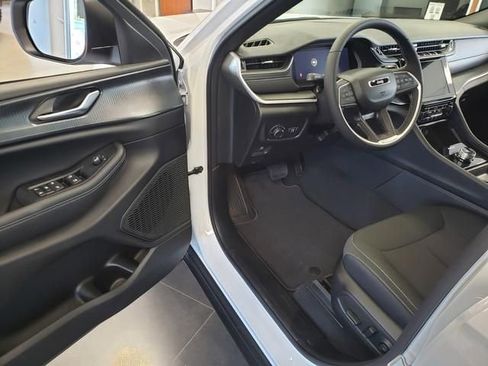 New 2025 Jeep Grand Cherokee L Laredo w/ Luxury Tech Group I image 11