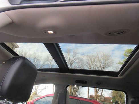 Used 2023 Chrysler Pacifica Limited image 41