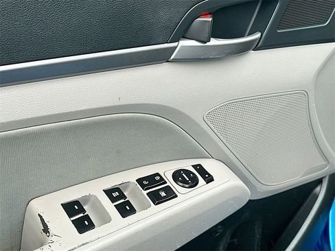 Used 2018 Hyundai Elantra SEL image 21