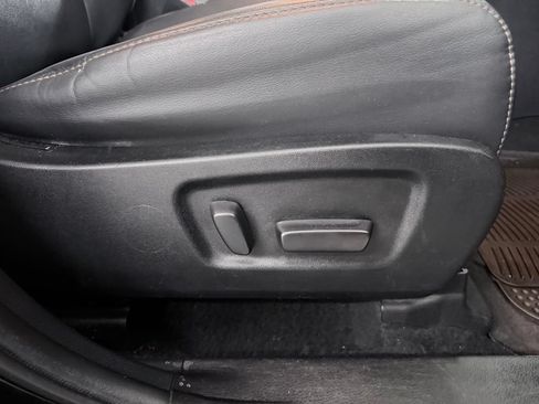 Used 2019 Toyota Highlander XLE FWD image 39
