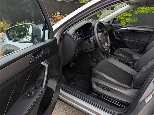 Used 2022 Volkswagen Tiguan SE AWD/4WD image 25