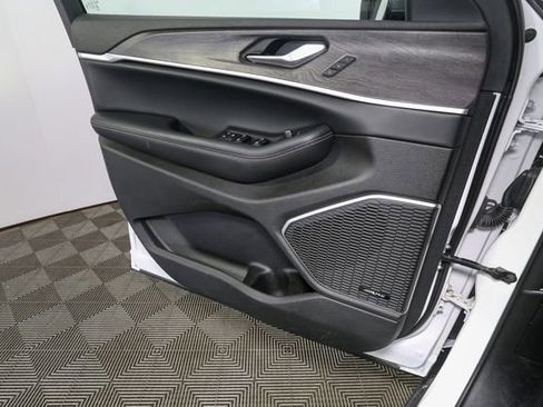 Used 2023 Jeep Grand Cherokee 4WD 4xe w/ Luxury Tech Group II image 42