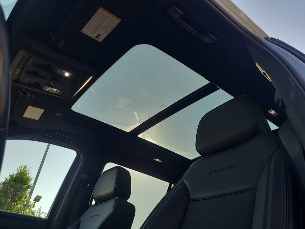 Used 2023 GMC Yukon XL Denali AWD/4WD image 27
