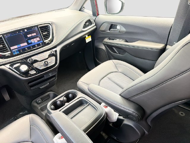 New 2027 Chrysler Pacifica Select FWD image 24