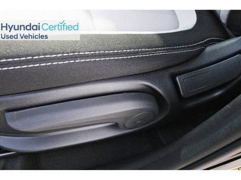Certified 2025 Hyundai Venue SEL FWD image 30