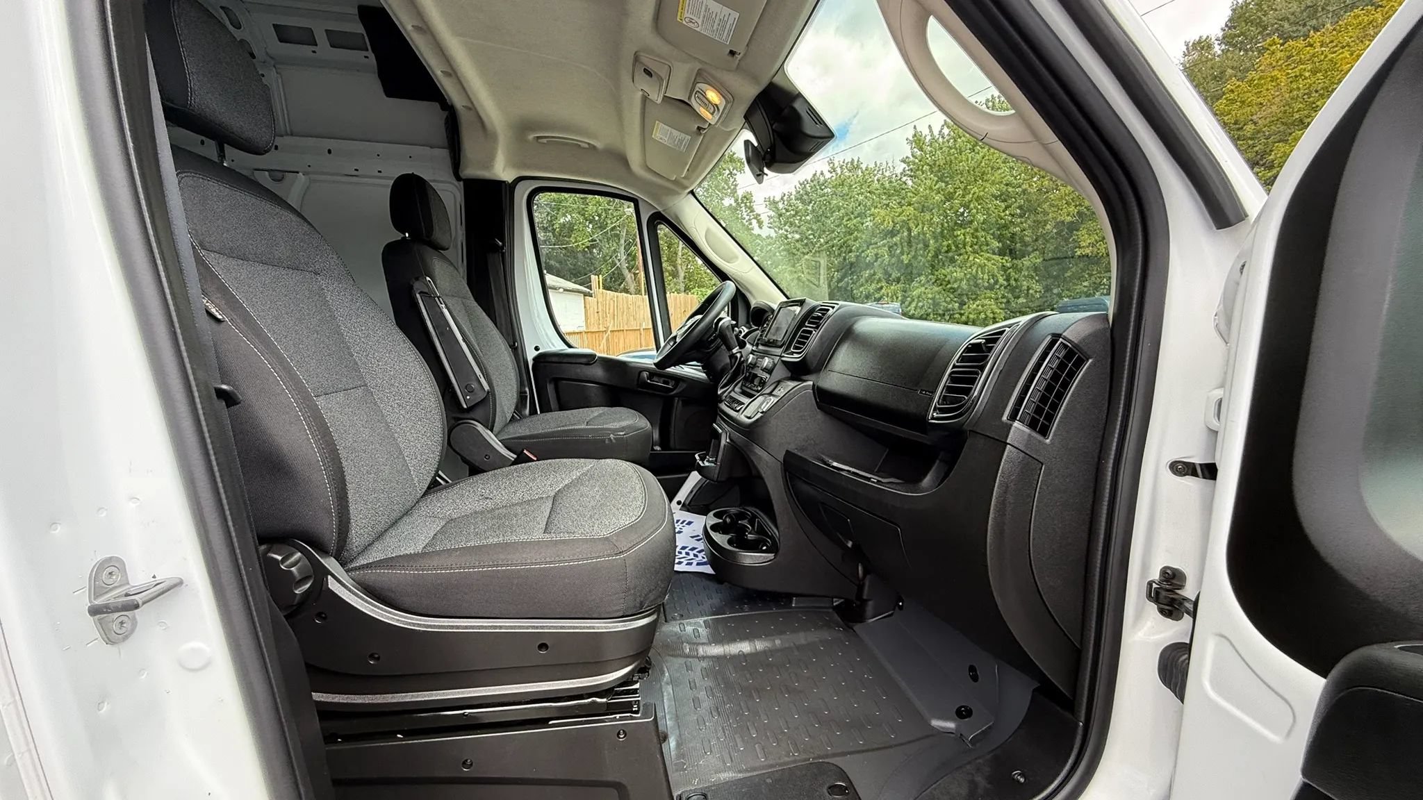 Used 2023 RAM ProMaster 2500 FWD image 9