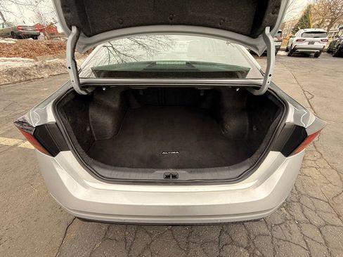 Used 2024 Nissan Altima 2.5 SR FWD image 13