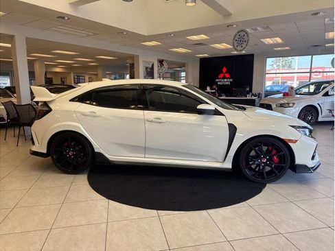 Used 2019 Honda Civic Type R image 4