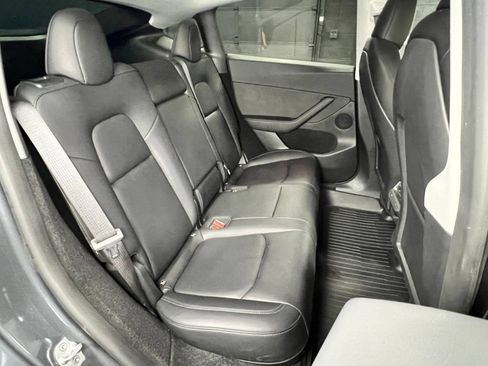 Used 2023 Tesla Model Y 2WD image 17