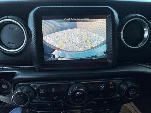 Used 2020 Jeep Wrangler Unlimited Sahara image 21