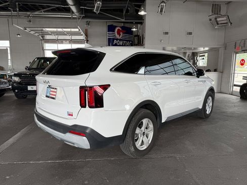 Used 2025 Kia Sorento LX image 18