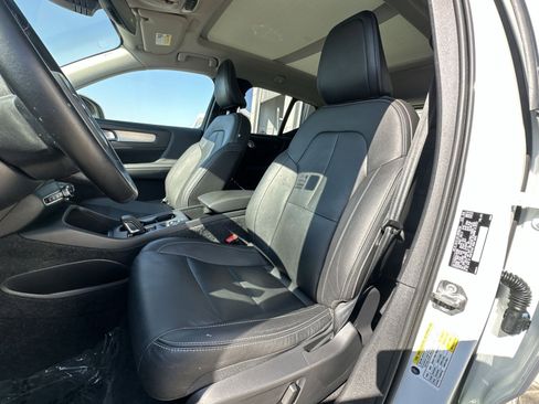 Used 2020 Volvo XC40 T5 Momentum w/ Protection Package Premier AWD/4WD image 21