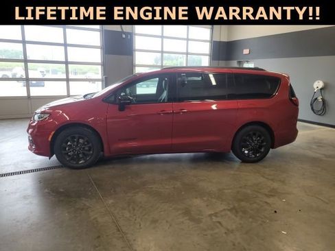 New 2025 Chrysler Pacifica Select w/ Fav Edition Package image 9