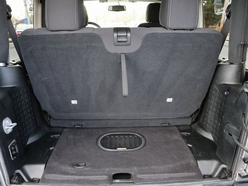 Used 2018 Jeep Wrangler Sahara w/ Connectivity Group image 10