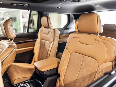 Used 2021 Jeep Grand Cherokee L Summit w/ Advanced Protech Group IV image 35