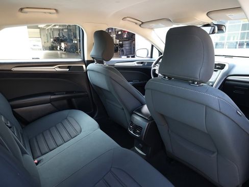 Used 2019 Ford Fusion SE image 16