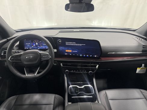 Used 2025 Chevrolet Traverse Z71 w/ Driver Confidence Package image 17