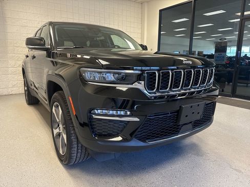 Used 2023 Jeep Grand Cherokee Limited w/ Trailer Tow Prep Group (B) AWD/4WD image 34