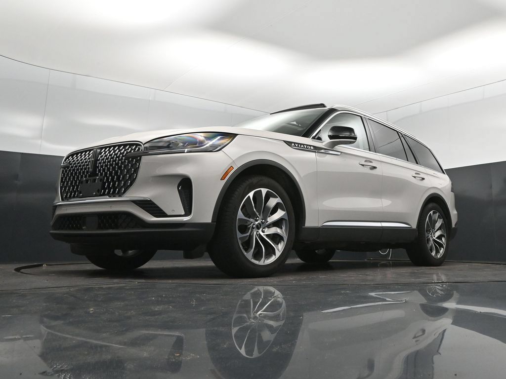 Used 2025 Lincoln Aviator Reserve w/ Luxury Package RWD image 38