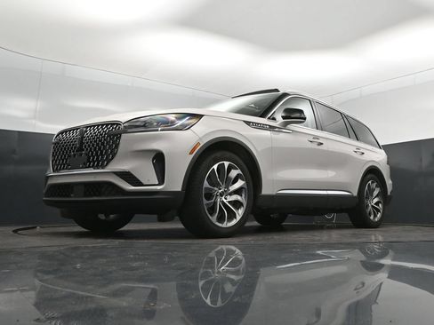 Used 2025 Lincoln Aviator Reserve w/ Luxury Package RWD image 38