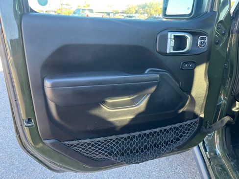 Used 2023 Jeep Wrangler Rubicon image 13