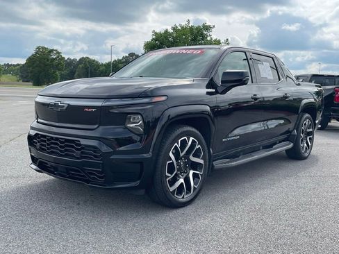 Used 2024 Chevrolet Silverado EV RST AWD/4WD image 3