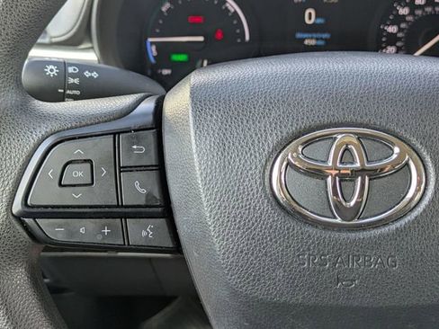 Used 2024 Toyota Sienna LE image 19