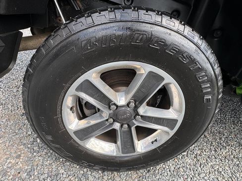 Used 2018 Jeep Wrangler Unlimited Sahara AWD/4WD image 28