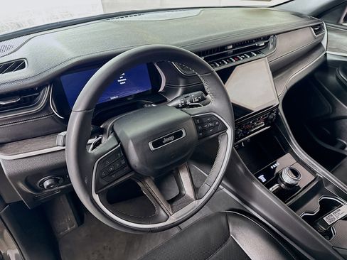 Used 2024 Jeep Grand Cherokee L Limited w/ Luxury Tech Group II image 13