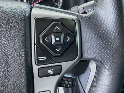 Used 2022 Toyota 4Runner Limited AWD/4WD image 36