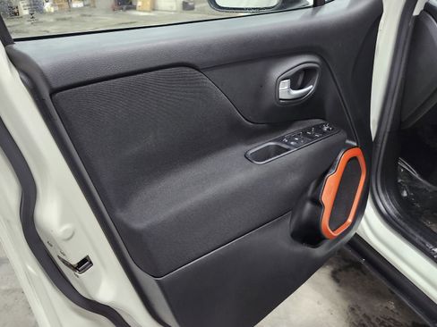 Used 2020 Jeep Renegade Latitude image 22