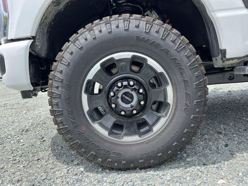New 2025 Ford F250 Platinum w/ Tremor Off-Road Package image 12