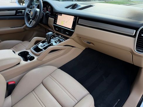 Used 2023 Porsche Cayenne Coupe image 22
