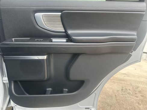 Used 2025 Ford Expedition Platinum AWD/4WD image 15