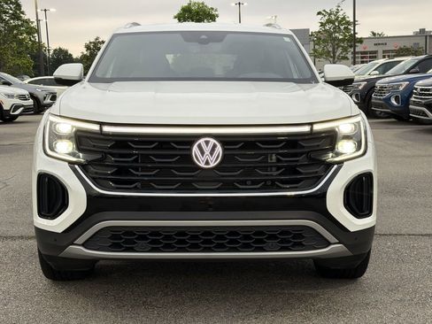 Used 2024 Volkswagen Atlas Cross Sport SE FWD image 8