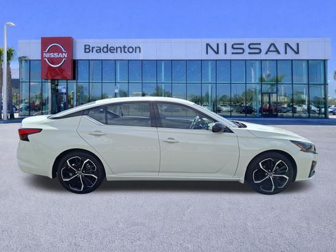 Used 2025 Nissan Altima 2.5 SR FWD image 4